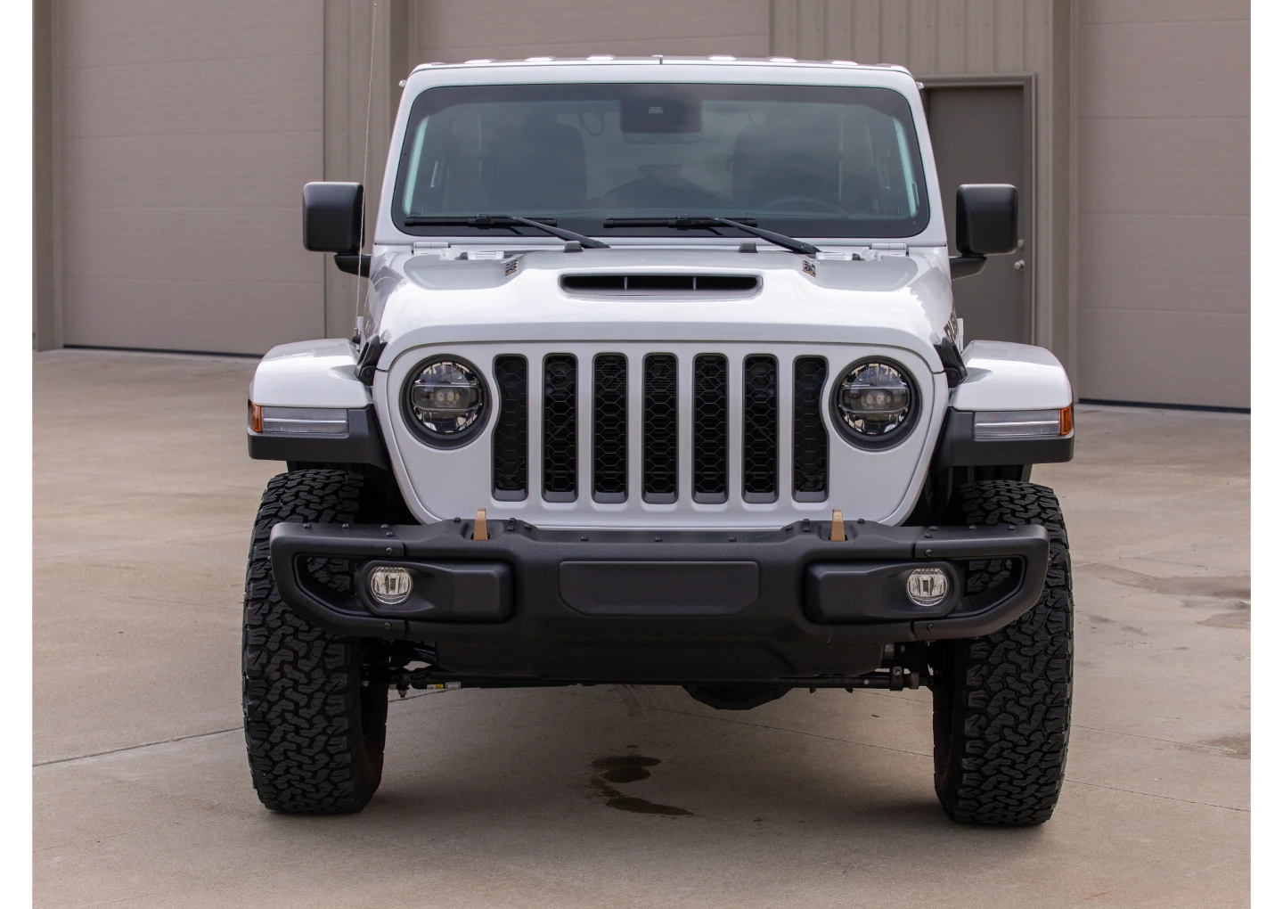 jeep rubicon rental front look